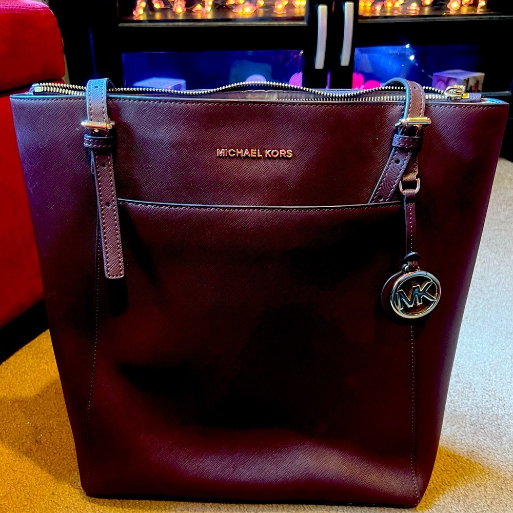 Michael Kors leather purse, barely used. 14 1/2 x 14 1/2 in. LOTS of pockets!